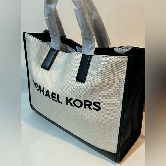 Michael Kors Black & Cream Logo Commuter Tote Chic Everyday Carryall NWT ✨ - Picture 4 of 10